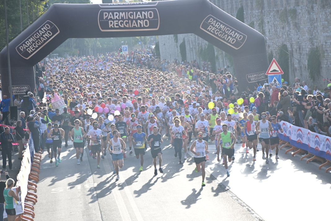 La partenza della Pisa Half Marathon